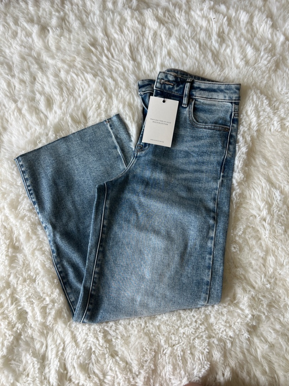 Vici Medium Wash Straight-Leg Women's Jeans - Picture 3 of 4